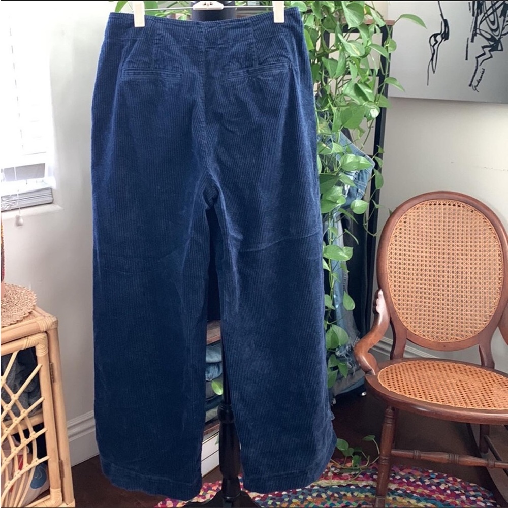 Free people. High waisted. Corduroy navy relaxed fit pants